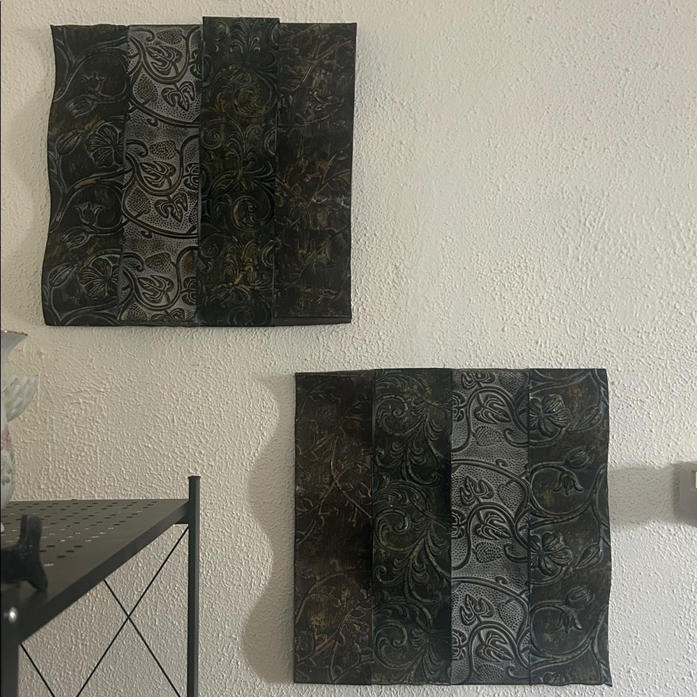 Decorative metal wall art 28x18”